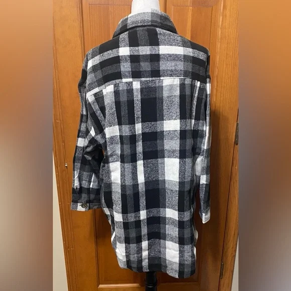 NWT Plus Size Plaid Brushed Knit Flannel Shacket - Picture 4 of 5